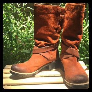 Clarks- Lallana Beat Tan Suede Boots